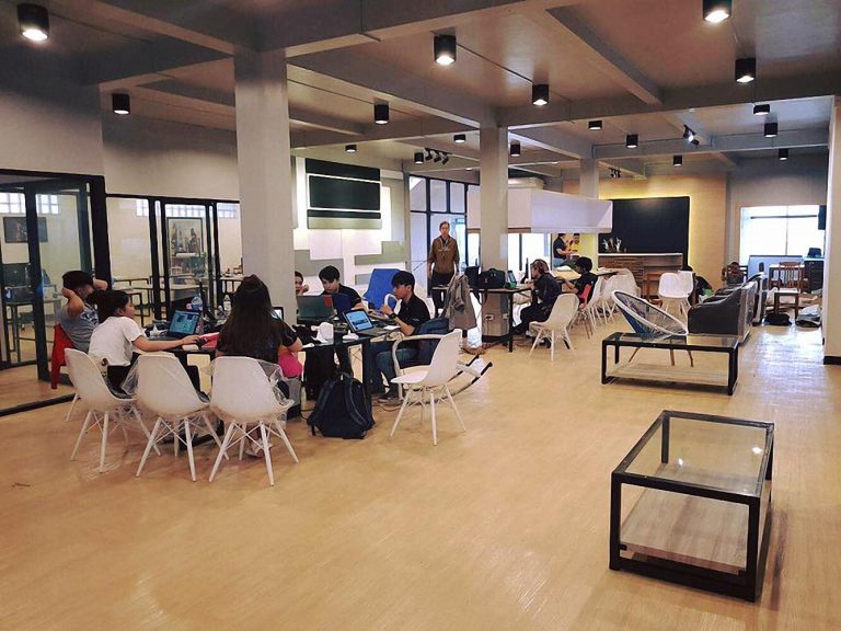 ໂຕະລາວ ຊຸມຊົນຄົນເຮັດວຽກ ໃນພື້ນທີ່ຮ່ວມກັນ