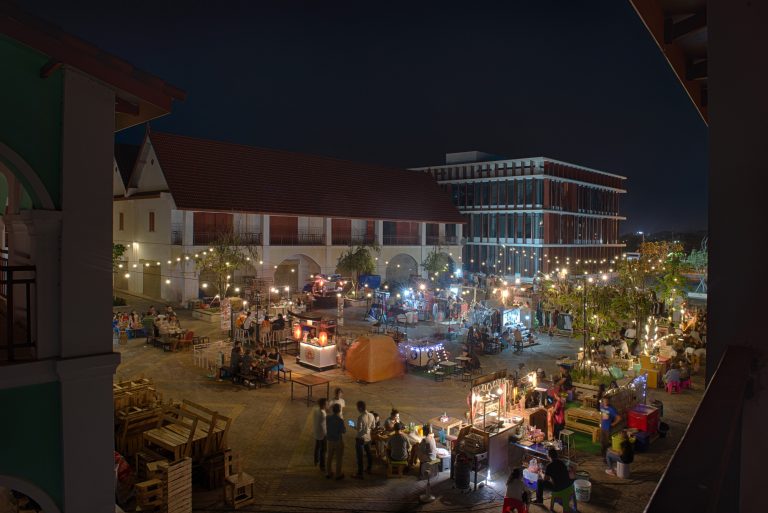 ບັນຍາກາດ ອົບອຸ່ມຍາມແລງ ທີ່ Walking Street