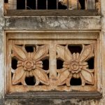 Southern-influencesc-cat-sit-on-window-in-old-building