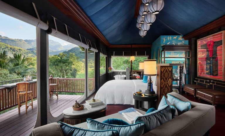 ຄວາມຫລູຫລາ ເໜືອຍອດໄມ້