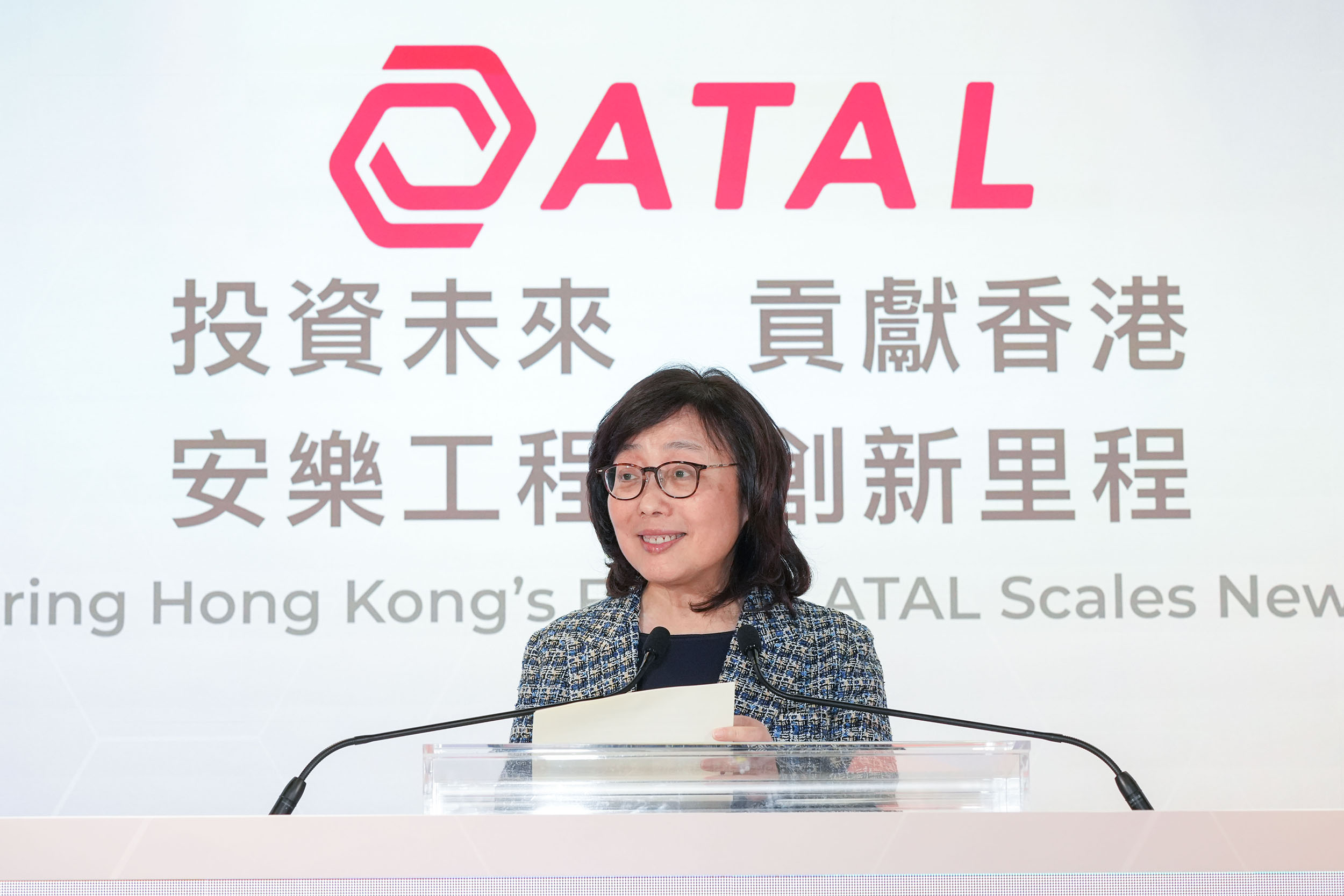 Photo 4: The Secretary for Development of the Hong Kong SAR Government The Hon Bernadette Linn says that the successfully revitalised ATAL Tower is the first to meet the Government’s requirements by allocating 10% of its floor space for function that benefits social development.