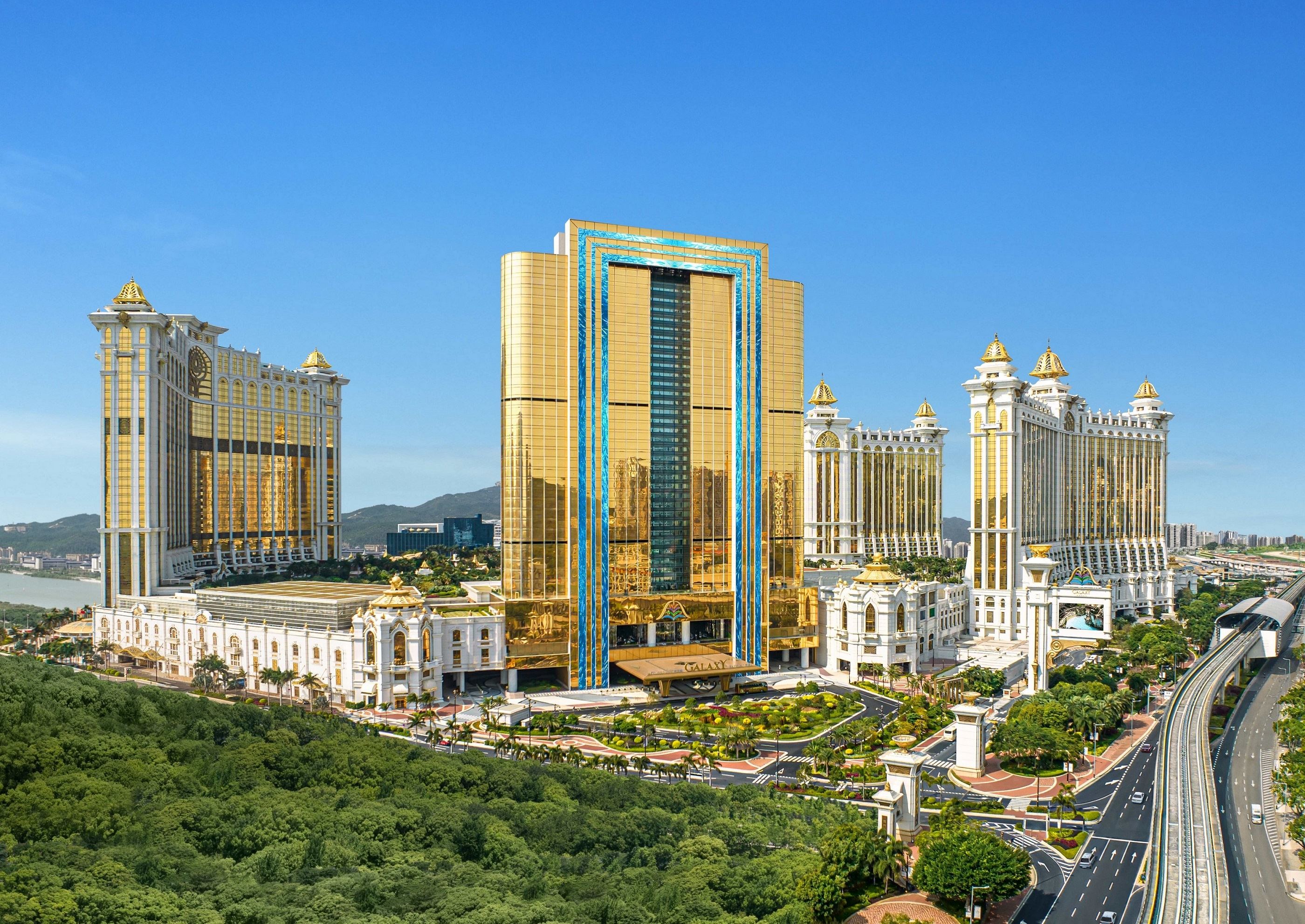 In the 17th Michelin Guide Hong Kong Macau 2025, Galaxy Macau, the world-class luxury integrated resort, has once again proven its place at the forefront of the Greater Bay Area dining scene.