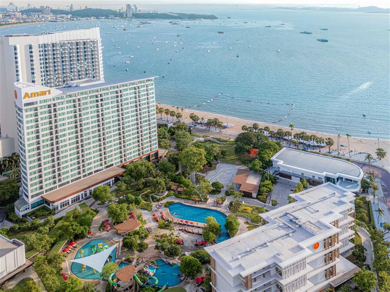 Discover a Seamless Fusion of Contemporary Thai Elegance and Coastal Charm