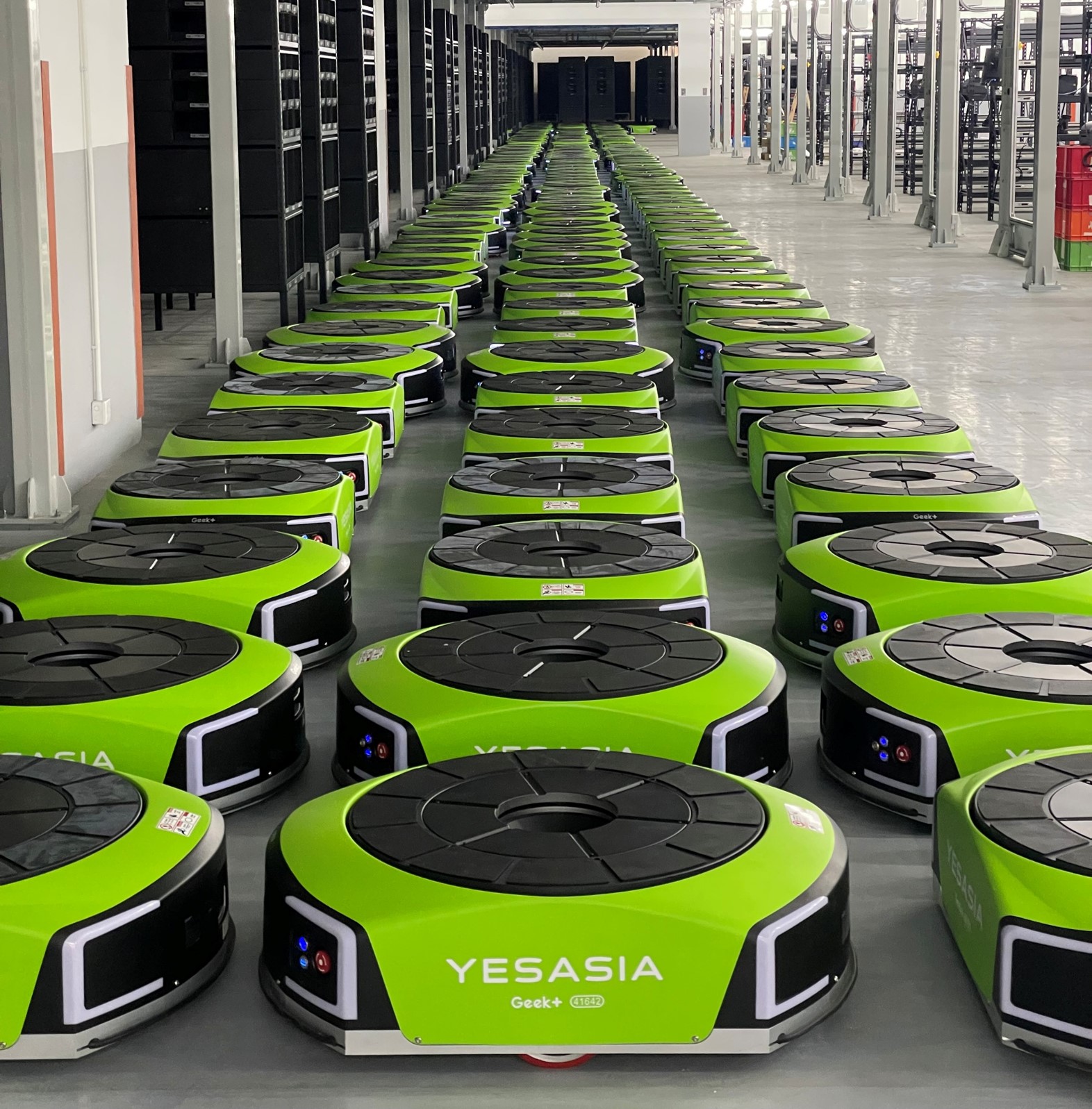 YesAsia Holdings reinvents e-commerce logistics with the second AMR warehouse at Mapletree Logistics Hub Tsing Yi.