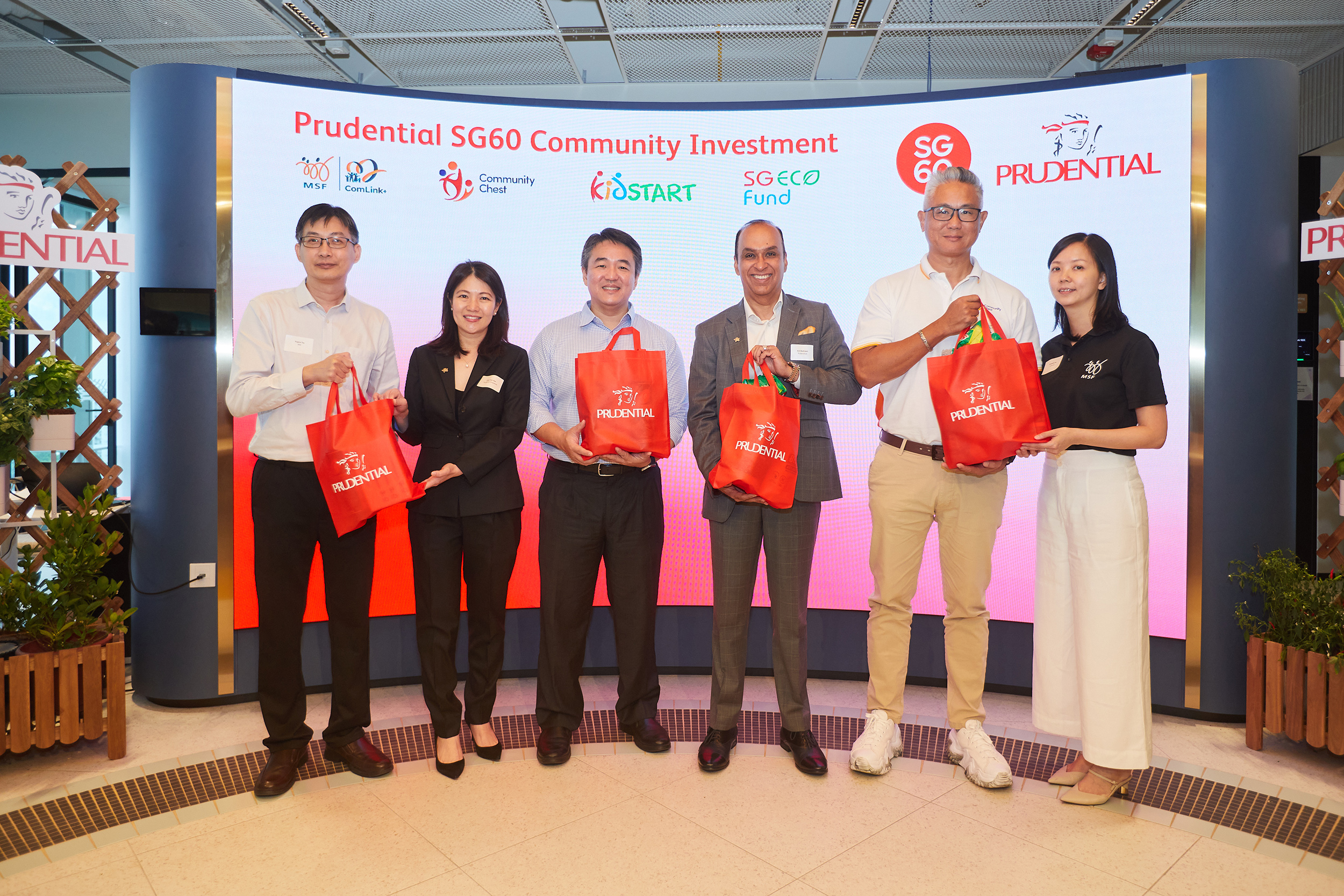 From left to right: Eugene Tay, Senior Assistant Director, Sustainability Partnerships Office, Ministry of Sustainability and the Environment; Chan San San, CEO, Prudential Singapore; Joel Tan, CEO, KidSTART Singapore; Anil Wadhwani, CEO, Prudential plc; Jack Lim, Managing Director, Community Chest; Elizabeth Aw, Second General Manager, Social Service Office @ Kreta Ayer and Bukit Merah, Ministry of Social and Family Development. They were at an event to celebrate Prudential’s move to its new office at Labrador Tower. During the event, Prudential also announced a $880,000 community investment which includes household essentials hampers for over 1,100 ComLink+ families residing in the vicinity of Prudential’s new office at Labrador Tower, a cash donation to the Prudential Longevity Pledge, and the establishment of community edible gardens later this year.