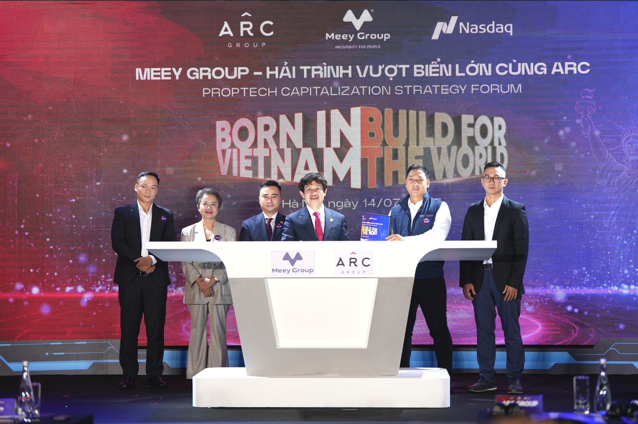 The ceremony for official signing of a comprehensive strategic cooperation agreement between Meey Group and ARC Group, July 14, 2025. Photo: Meey Group.