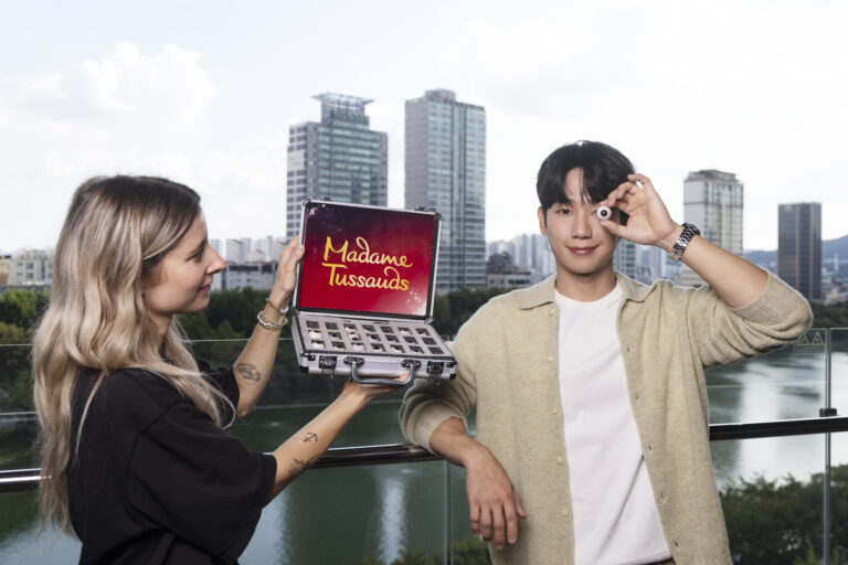 Merlin Entertainments Group’s Madame Tussauds Hong Kong Korean Heartthrob Jung Hae In’s Wax Figure Inviting Fans to Enjoy ‘Our Time’ in Hong Kong