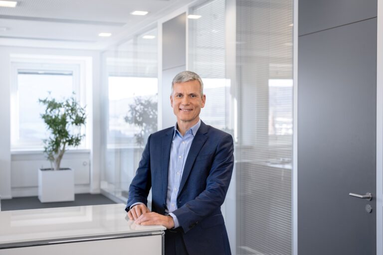 ZEISS concludes fiscal year 2024/25 with solid growth