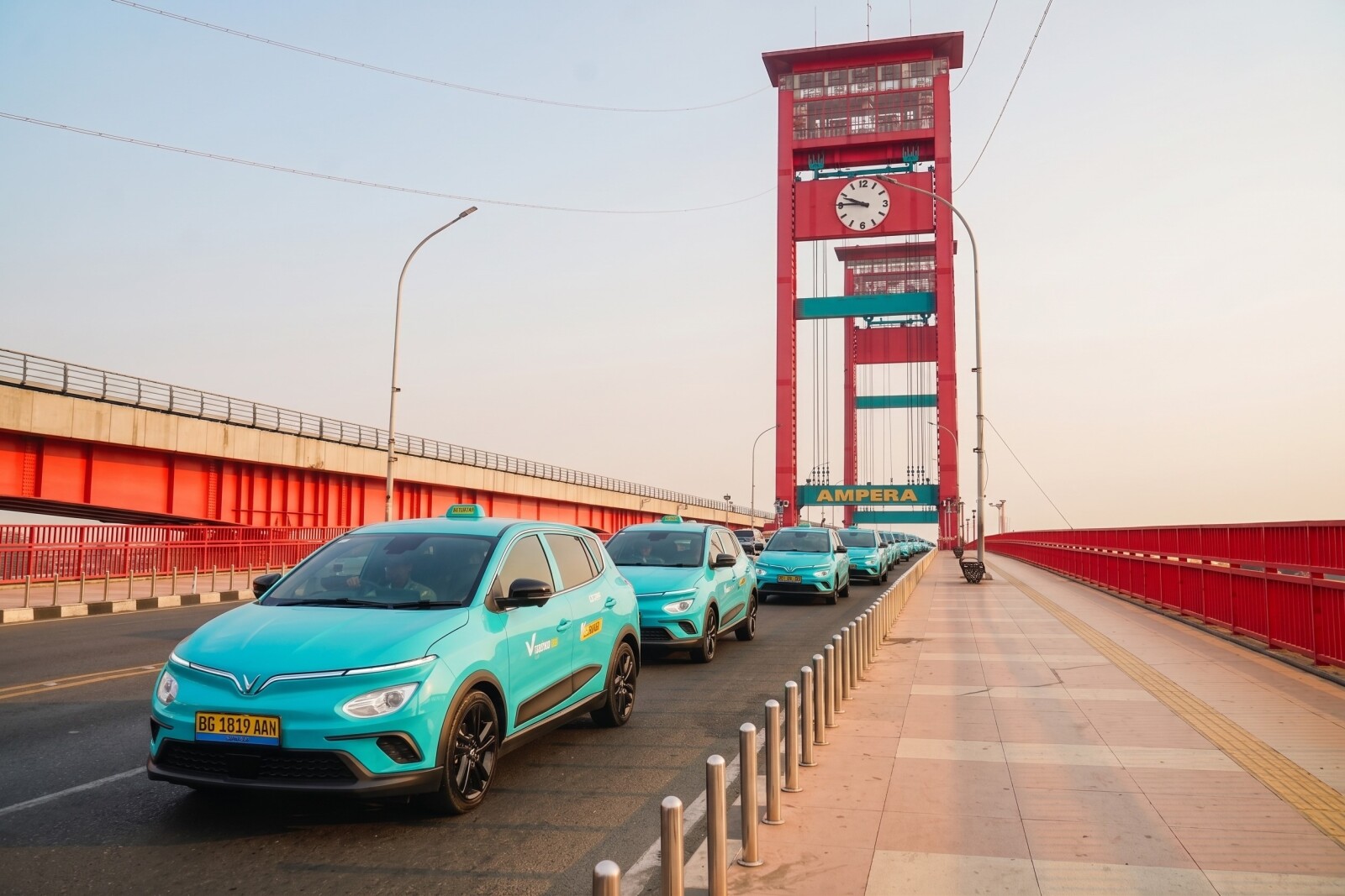 Green SM officially launches all-electric taxi service in Palembang, expanding its presence across Sumatra, Indonesia.