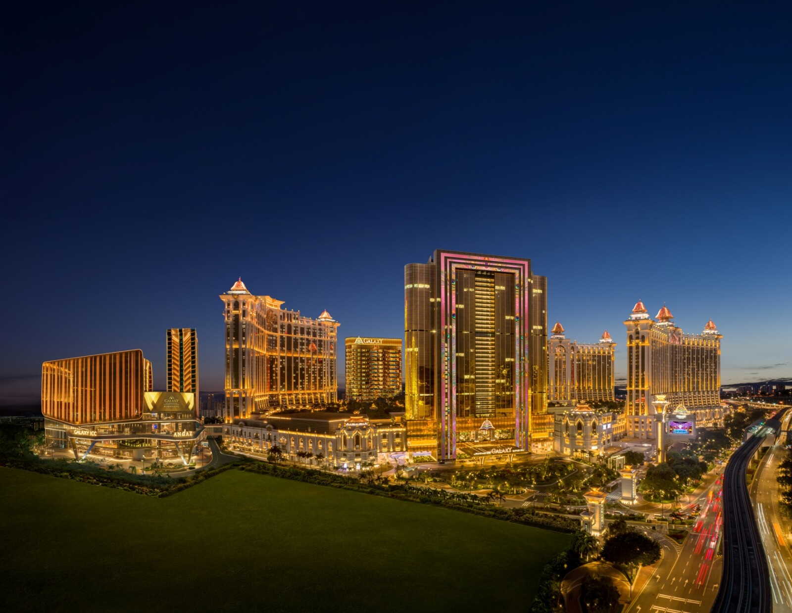 At Galaxy Stars of Gastronomy 2026, guests will be sampling refined culinary creations by a line-up of star-studded chefs and award-winning mixologists, elevated by an immersive al-fresco atmosphere.