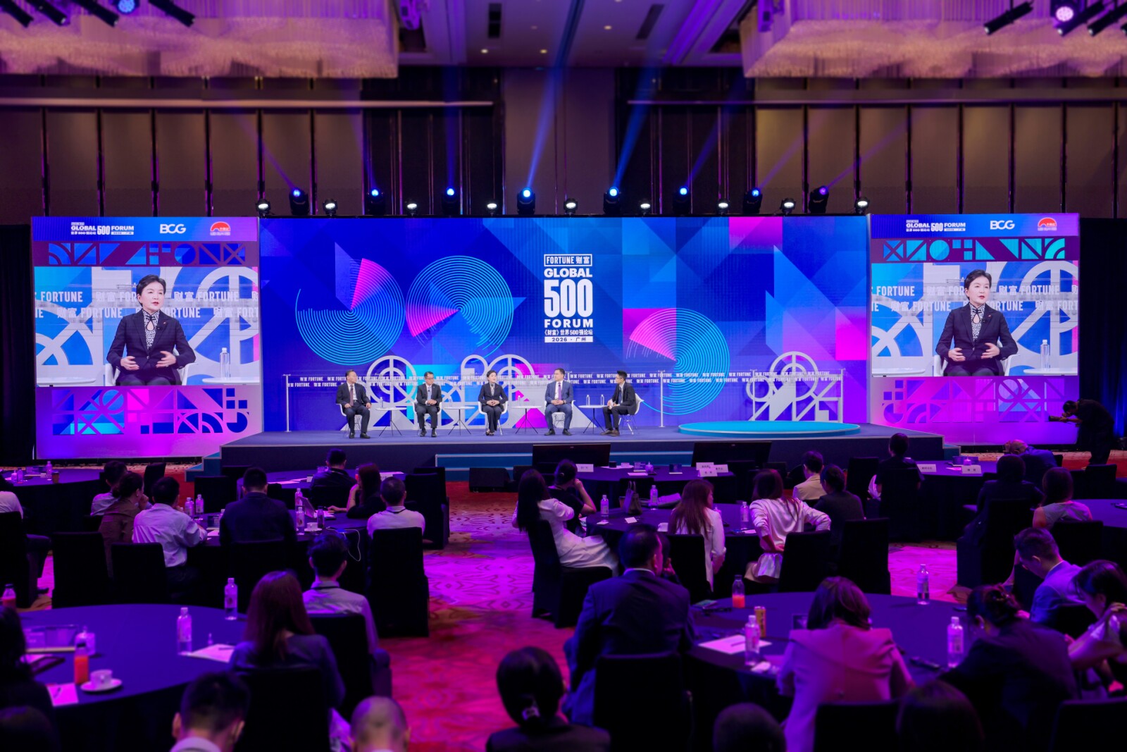 Dr. Julie Xing, Global Board Chairman and Chief Executive Officer of Lee Kum Kee Sauce, speaks at the panel discussion of the 2026 Fortune Global 500 Forum, exchanging insights with industry leaders.