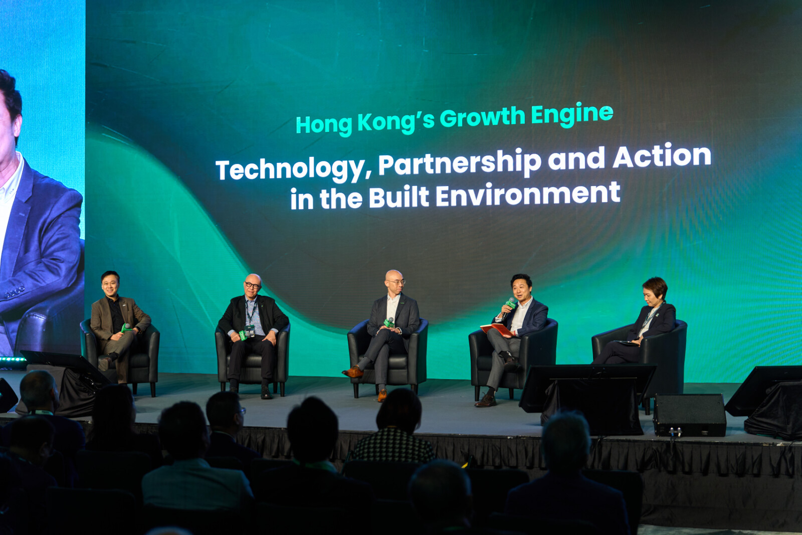 (From left) Johnny Cheuk, Senior Vice President & Hong Kong Executive Leader of AECOM, Donald Choi, Managing Director of Urban Renewal Authority, Travis Kan, Director, Digital Energy, Power Products, Industrial Automation of Schneider Electric Hong Kong, Calvin Lee Kwan, Head of Sustainability of Link Asset Management, and Grace Kwok, Director of Hong Kong Green Building Council (Moderator), shared insights on how technology, partnership, and action in the built environment can drive Hong Kong's growth.